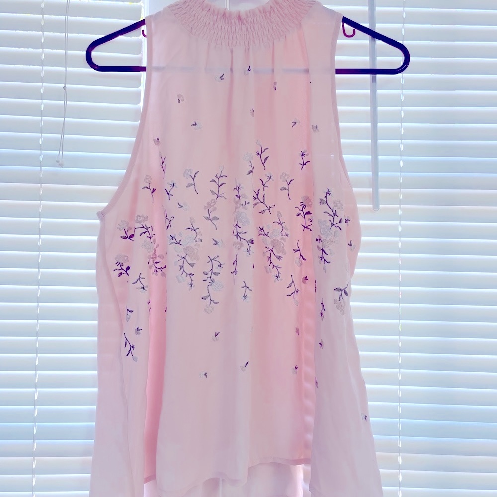 Women’s Sleeveless Blouse